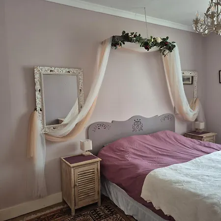 Chateau La Hussardiere Bed and breakfast Dampierre-sur-Salon