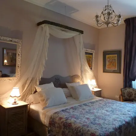 Chateau La Hussardiere Bed and breakfast Dampierre-sur-Salon