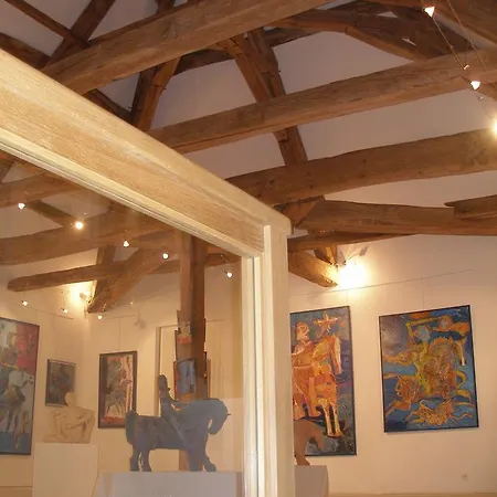 Chateau La Hussardiere 3*