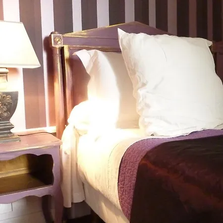 Bed and breakfast Chateau La Hussardiere 3*